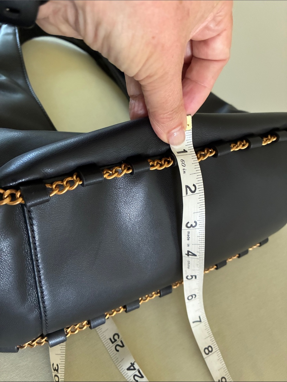 Donna Karan Black Leather Shoulder Bag with Gold Chain Trim - Picture 10 of 11
